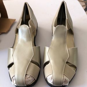 Solwear 8N Elastic Metallic Tan with Black Sole Sandal 8N